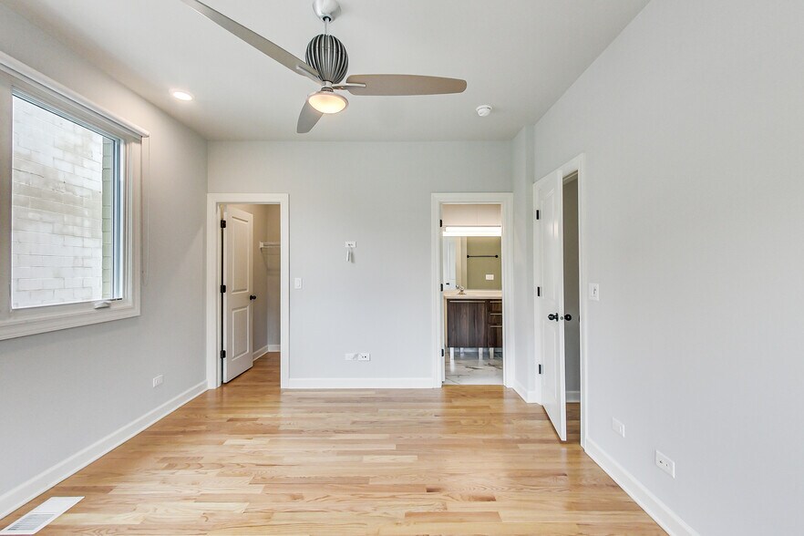 Building Photo - 6115 S University Ave