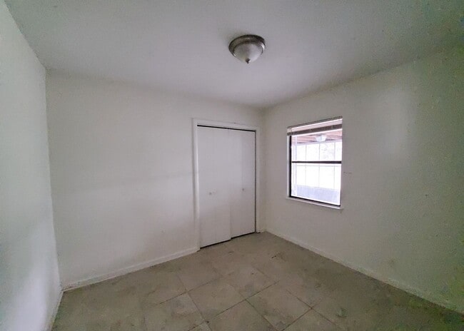 Building Photo - 1905 Athens Ave