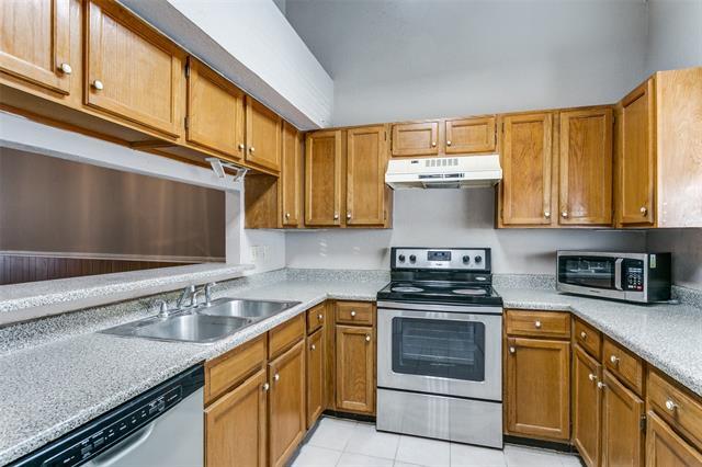 Building Photo - 3009 Hilltop Dr