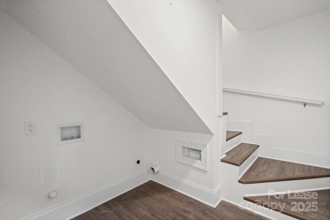 Building Photo - 225 N Lee St