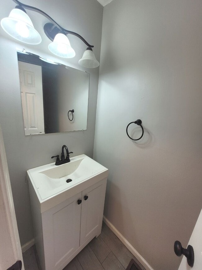 Building Photo - 3 Bedroom, 2.5 Bath Home with Open Floor Plan