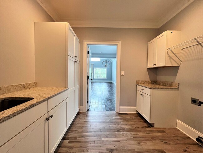 Building Photo - Stunning 4 bedroom in the Polo Club in Wes...