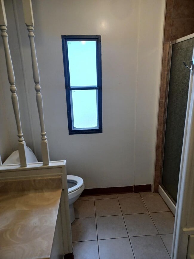 Building Photo - 8216 Homedale Rd