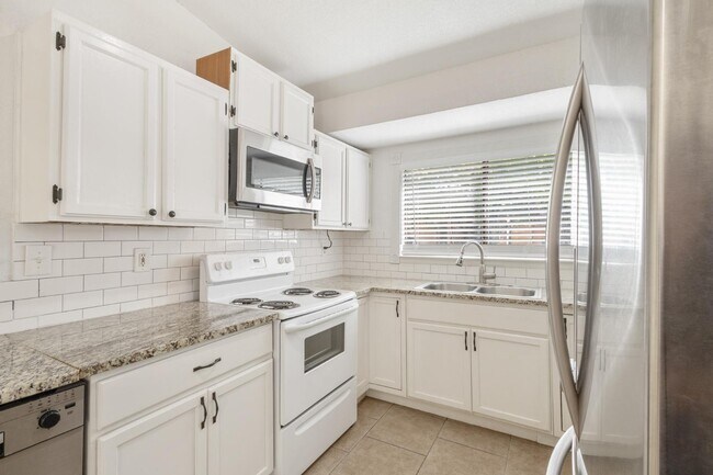 Building Photo - 4003 Sunrise Creek Dr