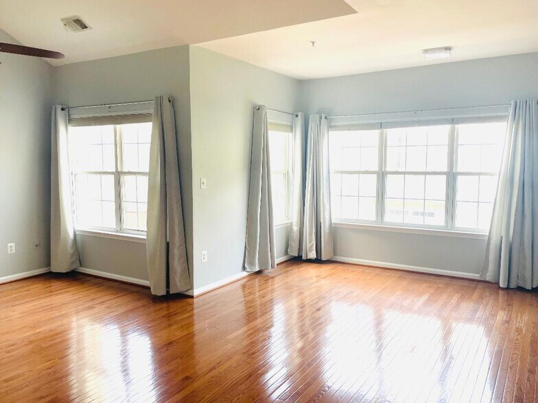 master bedroom - 5459 Patuxent Knoll Pl