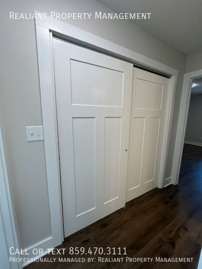 Building Photo - Completely Remodeled, 3 Bedroom, 3 bath ho...