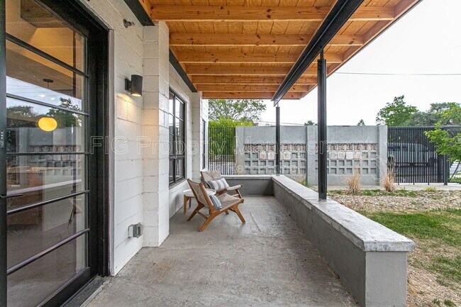 Building Photo - 3415 N Broadway