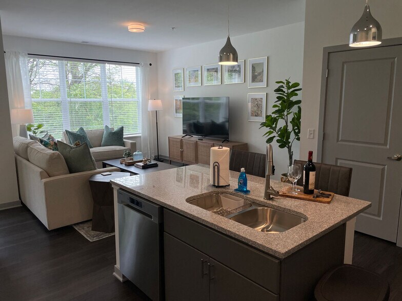 Building Photo - 5102 Aldersgate Dr