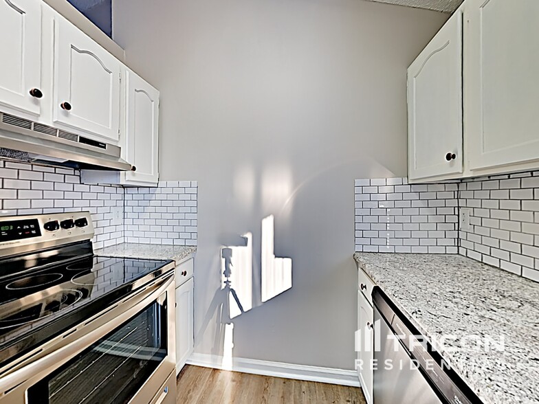 Building Photo - 4410 Fawnbrook Ave SW