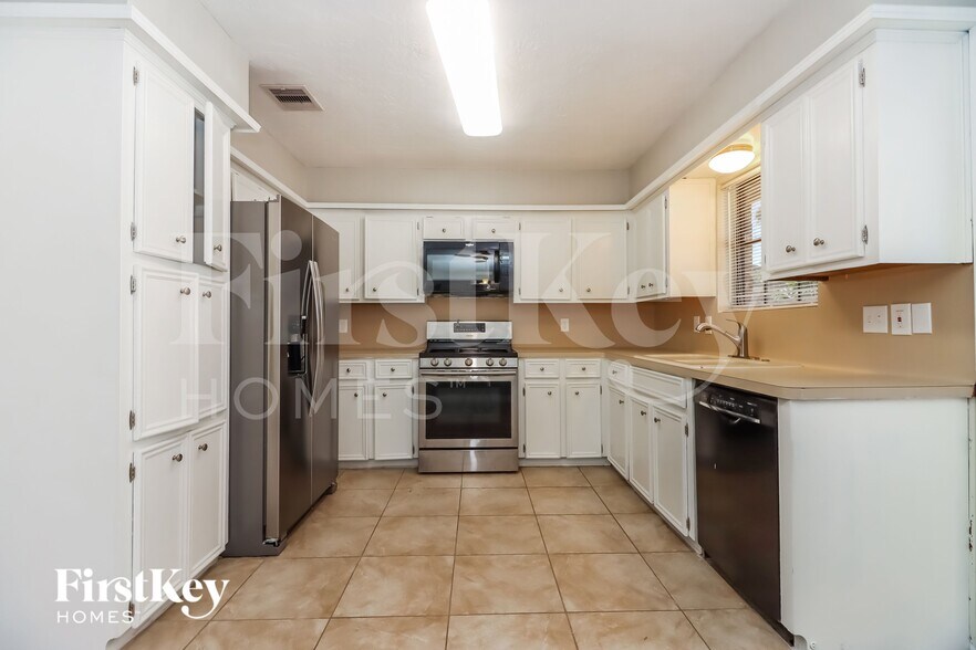 Building Photo - 6611 Gleneagles Dr