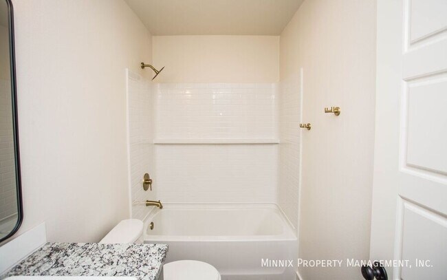 Building Photo - 2134 Langford Ave