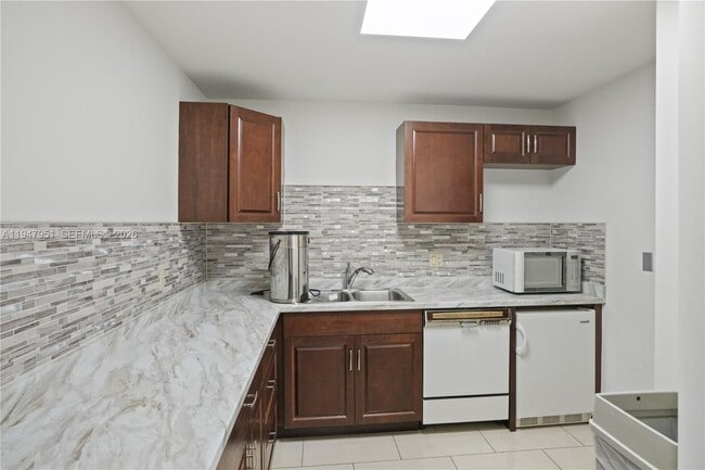 Building Photo - 19355 Turnberry Way