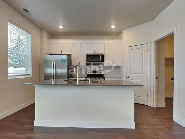 Building Photo - 7707 Verona Lp SW