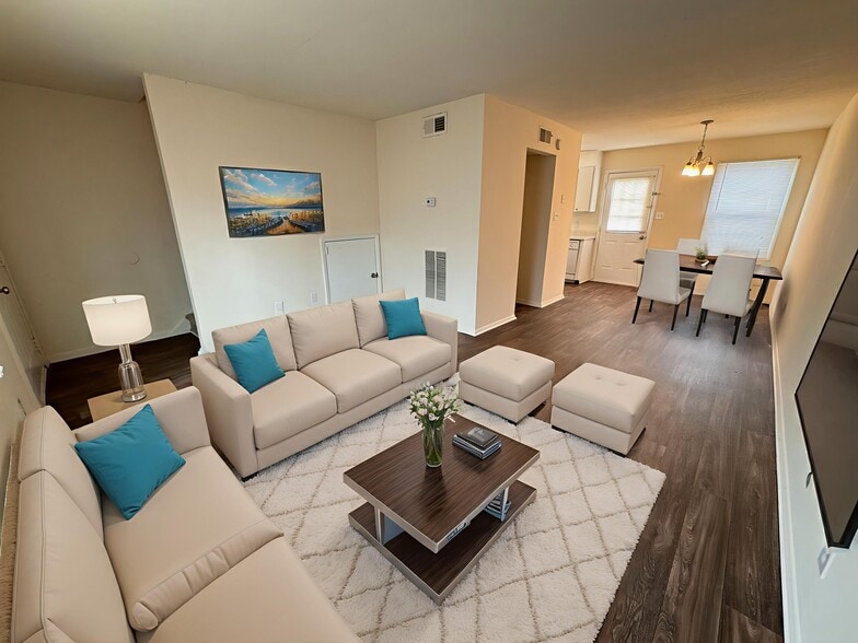 Building Photo - Woodstream Farms Apartments