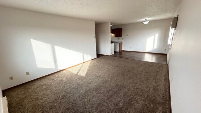 Building Photo - Pet Friendly 2 bedroom 1 bathroom for Rent!