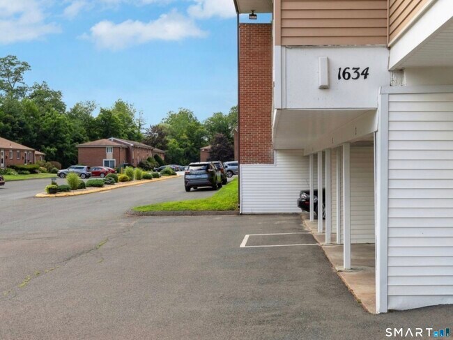 Building Photo - 1634 Farmington Ave