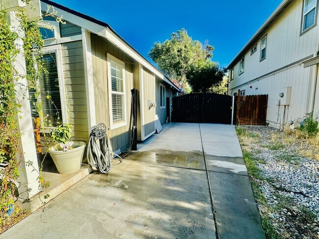 Building Photo - 1237 Ian Ct