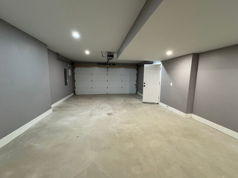 Building Photo - 3116 Dobson St