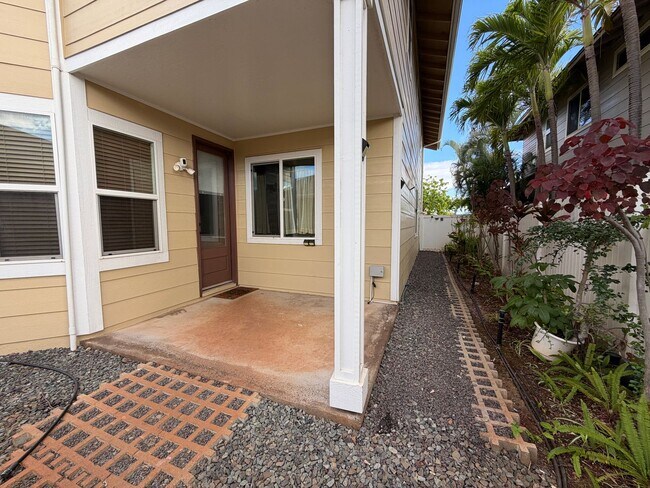 Building Photo - Spacious 4-Bedroom Ewa Beach Home with Den...