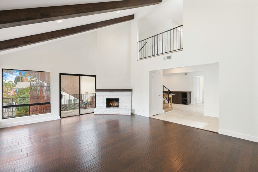 Building Photo - 216 W Escalones