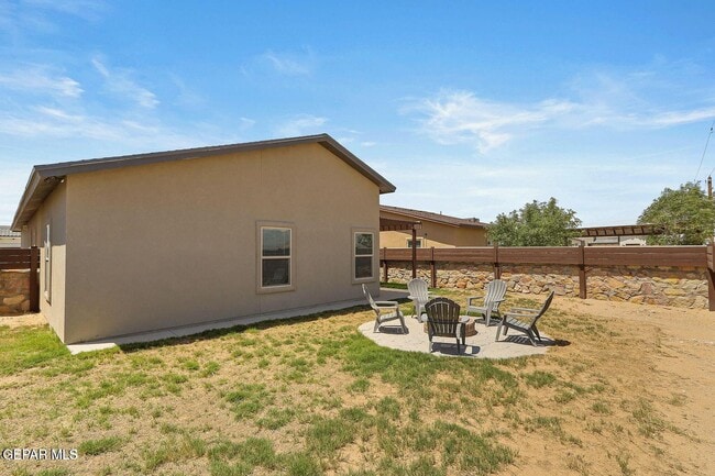 Building Photo - 2852 Tierra Oasis St