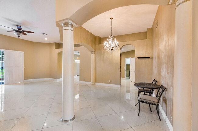 Building Photo - 12372 Cascades Pointe Dr