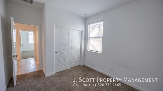 Building Photo - 8222 W Clemente Wy