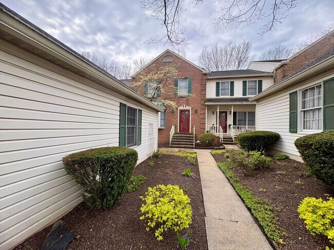 Building Photo - 3 Bedroom 4 Bathroom Available in Hummelstown w/Large Bonus Room!
