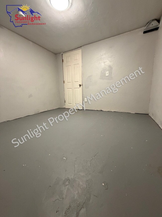 Building Photo - Spacious 5-Bedroom Home with Open Layout, Off-Street Parking & Large Backyard