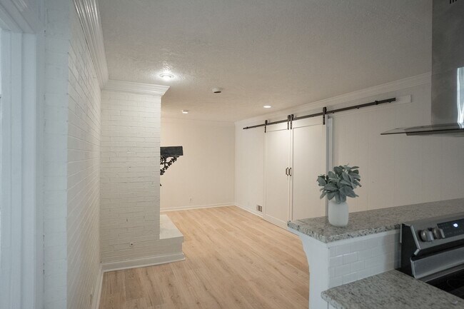 Building Photo - 3120 Edinburgh Dr