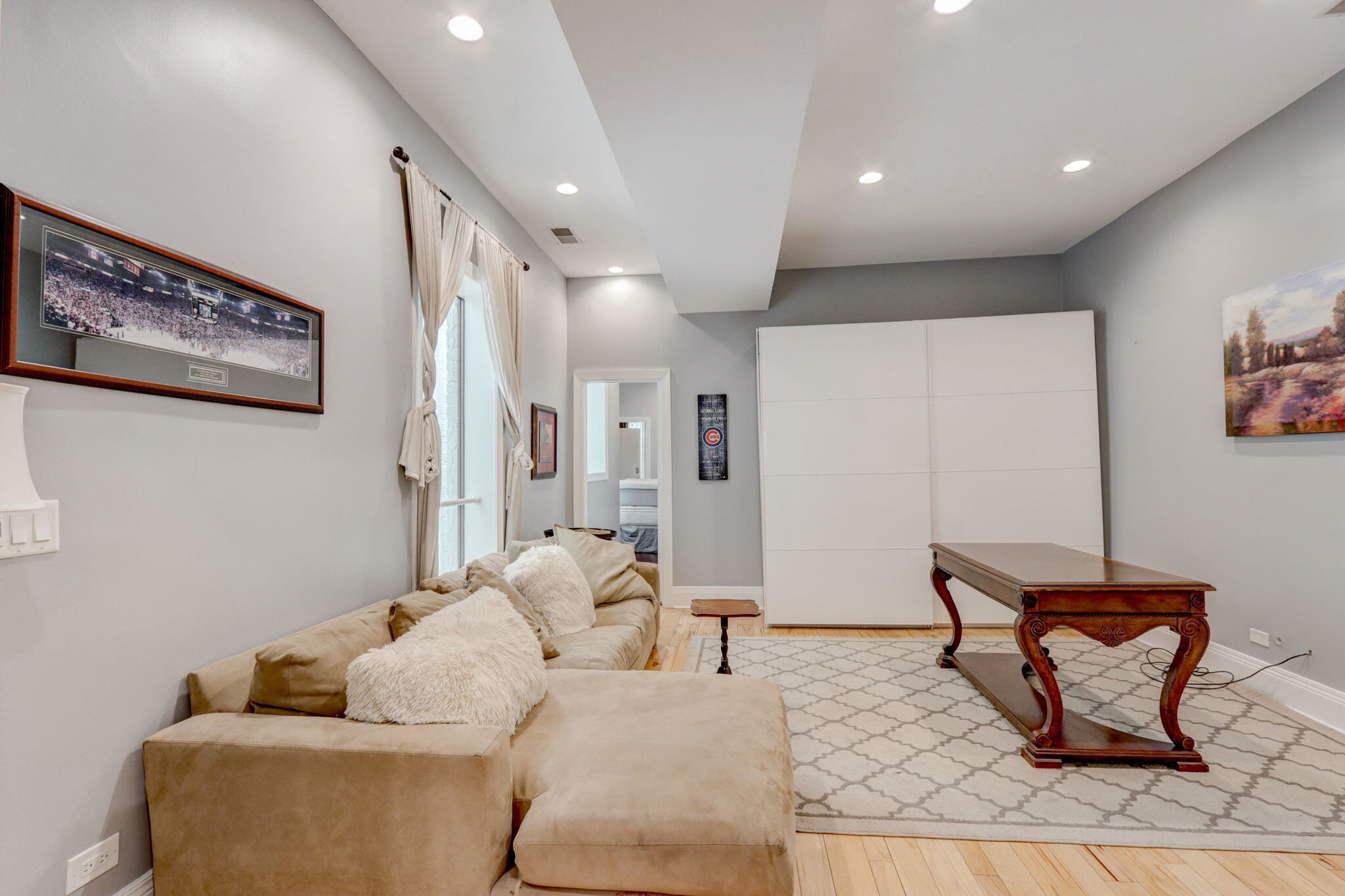 Building Photo - 20 W Ontario St