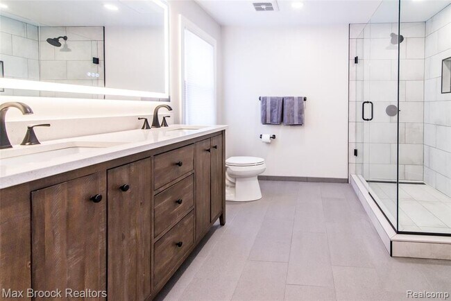 Building Photo - 31419 Sleepy Hollow Ln