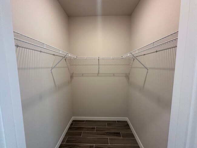 Building Photo - NW Cape Coral Home 4 Bedroom/ 2 Bath/ 3 Ca...