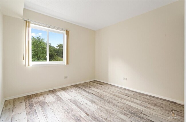 Building Photo - 909 Buccaneer Dr
