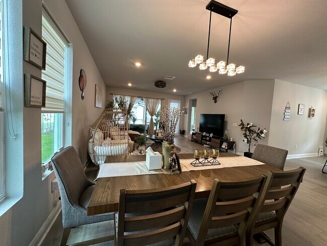 Building Photo - 28656 Sweet Persimmon Dr