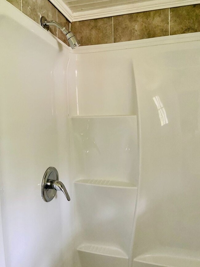 Building Photo - 4/2 home for rent! $1100