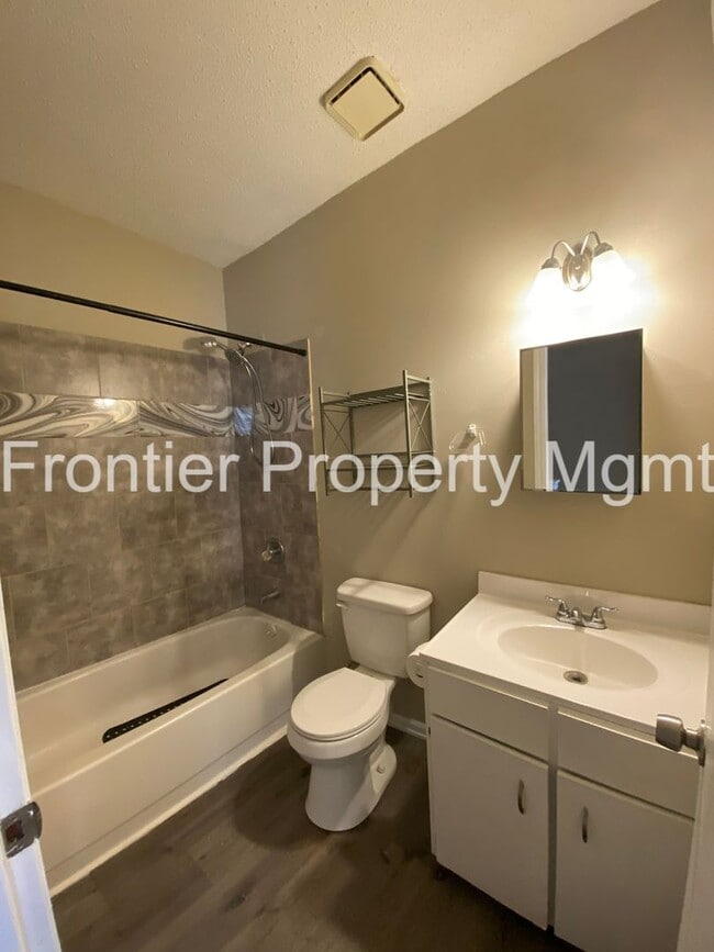 Building Photo - 2511-2513-2513 S 9th St
