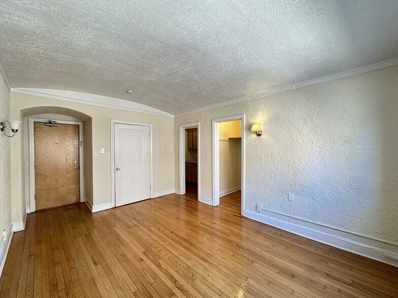 Building Photo - 535 W Arlington Pl