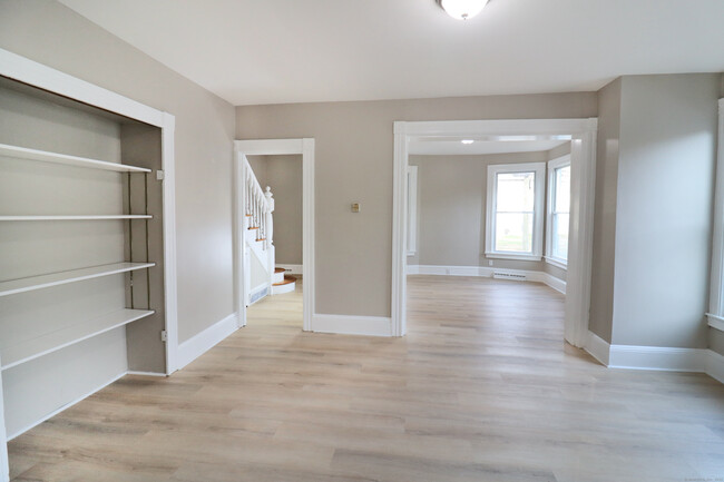 Building Photo - 154 Hawthorne Ave