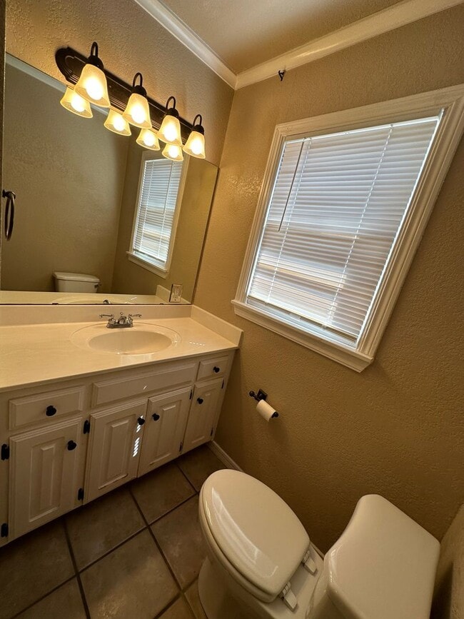 Building Photo - 2 Bedroom, 2 Bathroom, 2 Car Garage, Good Size Yard In Wolflin!! Text to Schedule Showing 806-340...