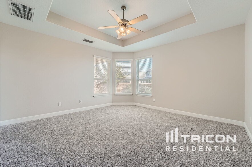 Building Photo - 810 S Sheridan Blvd