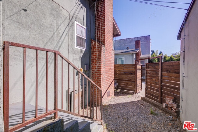 Building Photo - 3216 Bellevue Ave