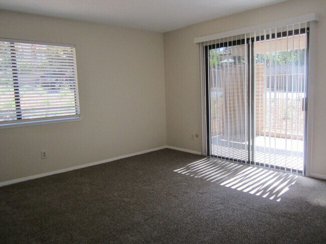 Building Photo - 2642 Laramie Rd