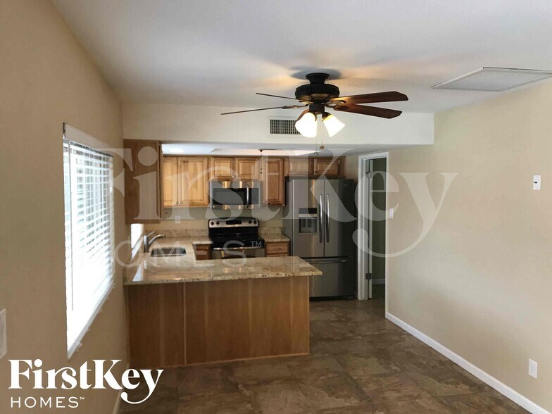 Building Photo - 4149 W Shangri La Rd