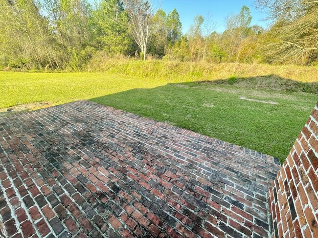 Building Photo - 11 Grove Cir