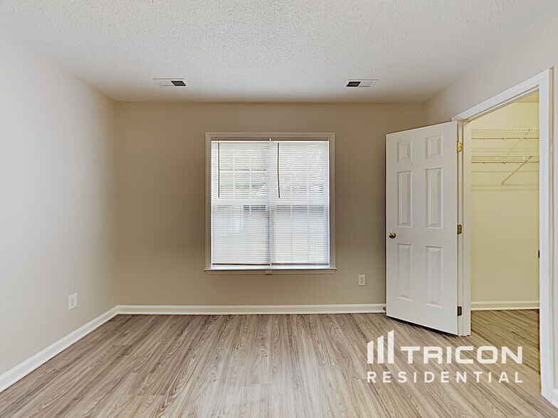 Building Photo - 204 Wexford Dr