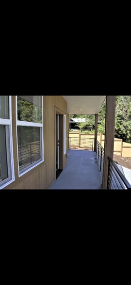 Building Photo - 934 Ash St