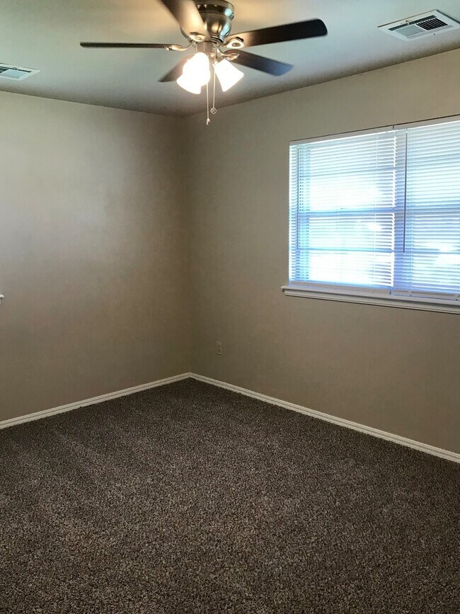 Building Photo - Beautifully Updated Vintage Home!