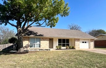 Building Photo - 527 N Avenue Y