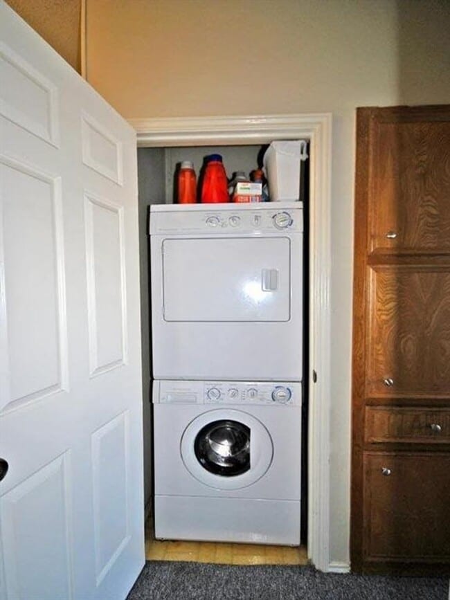 Building Photo - FABULOUS walkable/bikeable 3BR with parking in Hyde Park